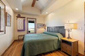 Room - 1912 -D- Farmhouse Homestead (Nazareth)