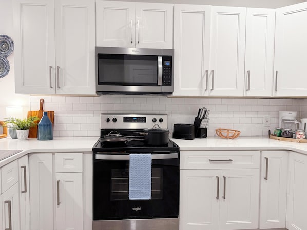 Micro-ondas, fogão, cooktop, lava-louças