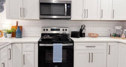1500 ft² Space / 2 Bedroom 1.5 Bathrooms Apt / 5 Beds / SLEEPS 10