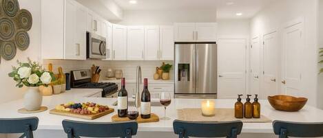 Coffee/tea maker, fridge, microwave, oven