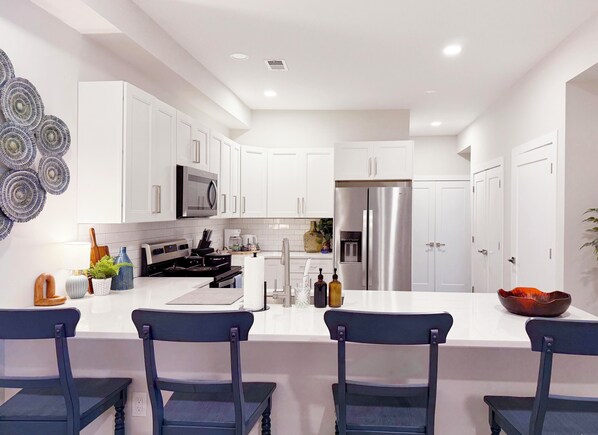 Mikroaaltouuni, uuni, liesi, astianpesukone