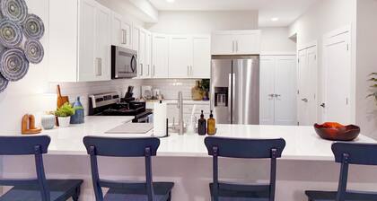 1500 ft² Space / 2 Bedroom 1.5 Bathrooms Apt / 5 Beds / SLEEPS 10