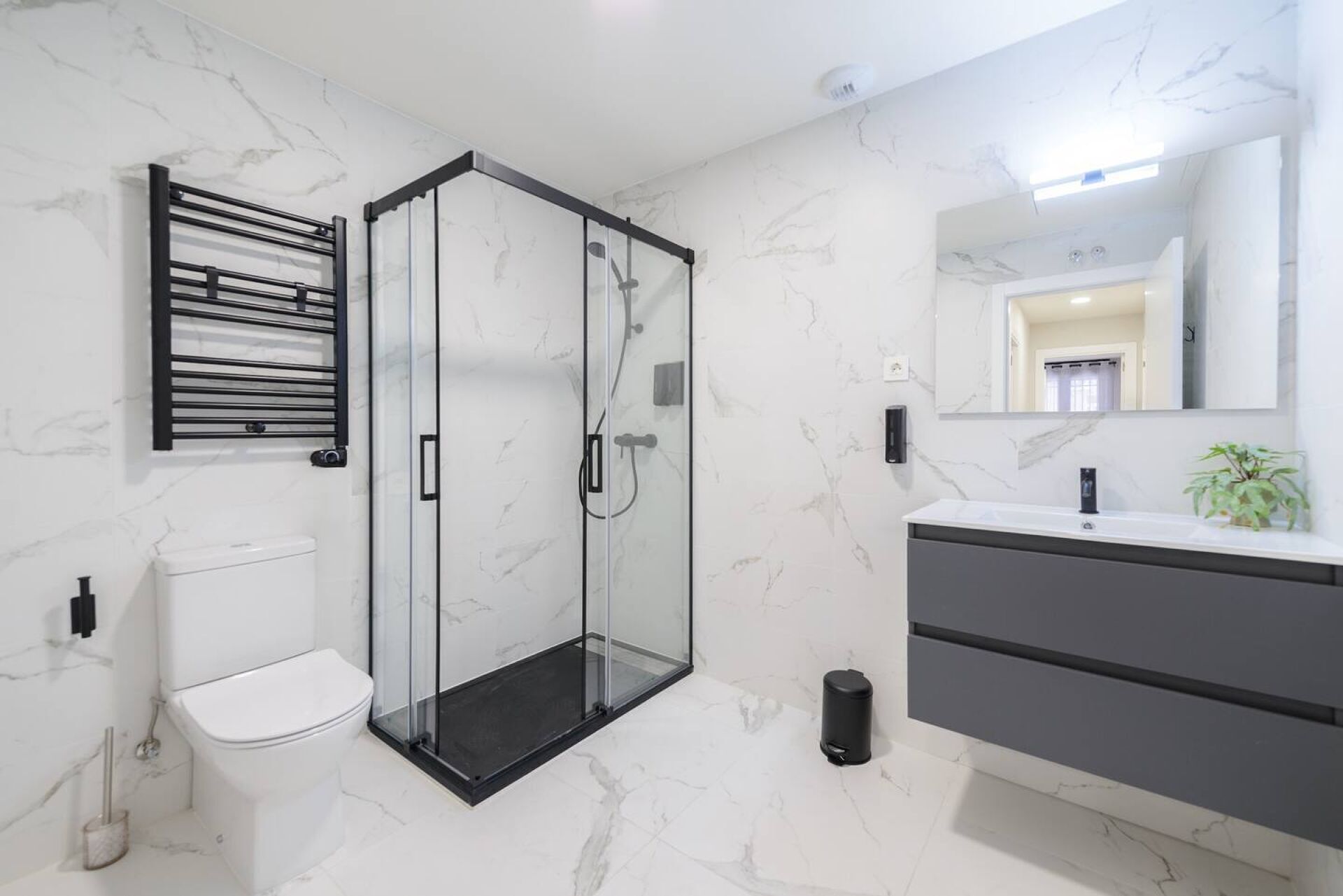 Hårtork och handdukar