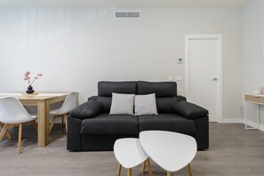 TV - Apartment for groups near the airport (Torrejón de Ardoz)