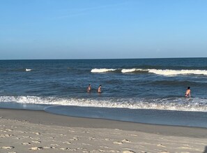 Beach - Eastbound Historic Beach Cottage-A block from Beach and Boardwalk-Pet Friendly (Carolina Beach)