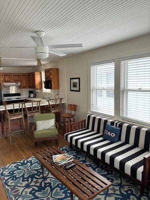 Smart TV - Point Break Historic Beach Cottage (Carolina Beach)