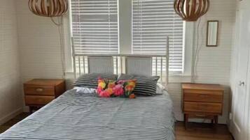 3 bedrooms, iron/ironing board, travel crib, WiFi (free)