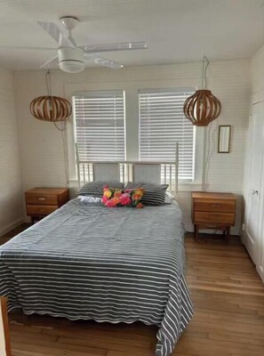 3 habitaciones, tabla de planchar con plancha y cuna de viaje