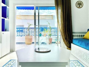 Una Smart TV, libros