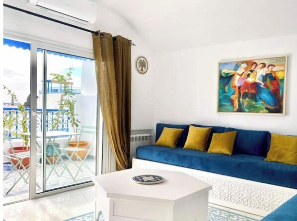 Una Smart TV, libros