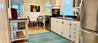 Blue Buoy Historic Bungalow-Across the street from the Beach-Pet Friendly