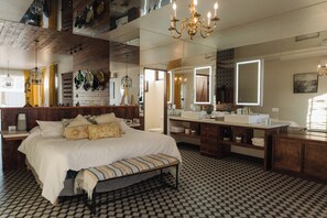 Deluxe Loft | Bathroom | Free toiletries, hair dryer, towels, soap - Casa Frida (Valle de Guadalupe)