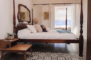 Design Villa, Vineyard View | Down comforters, memory foam beds, minibar, free WiFi