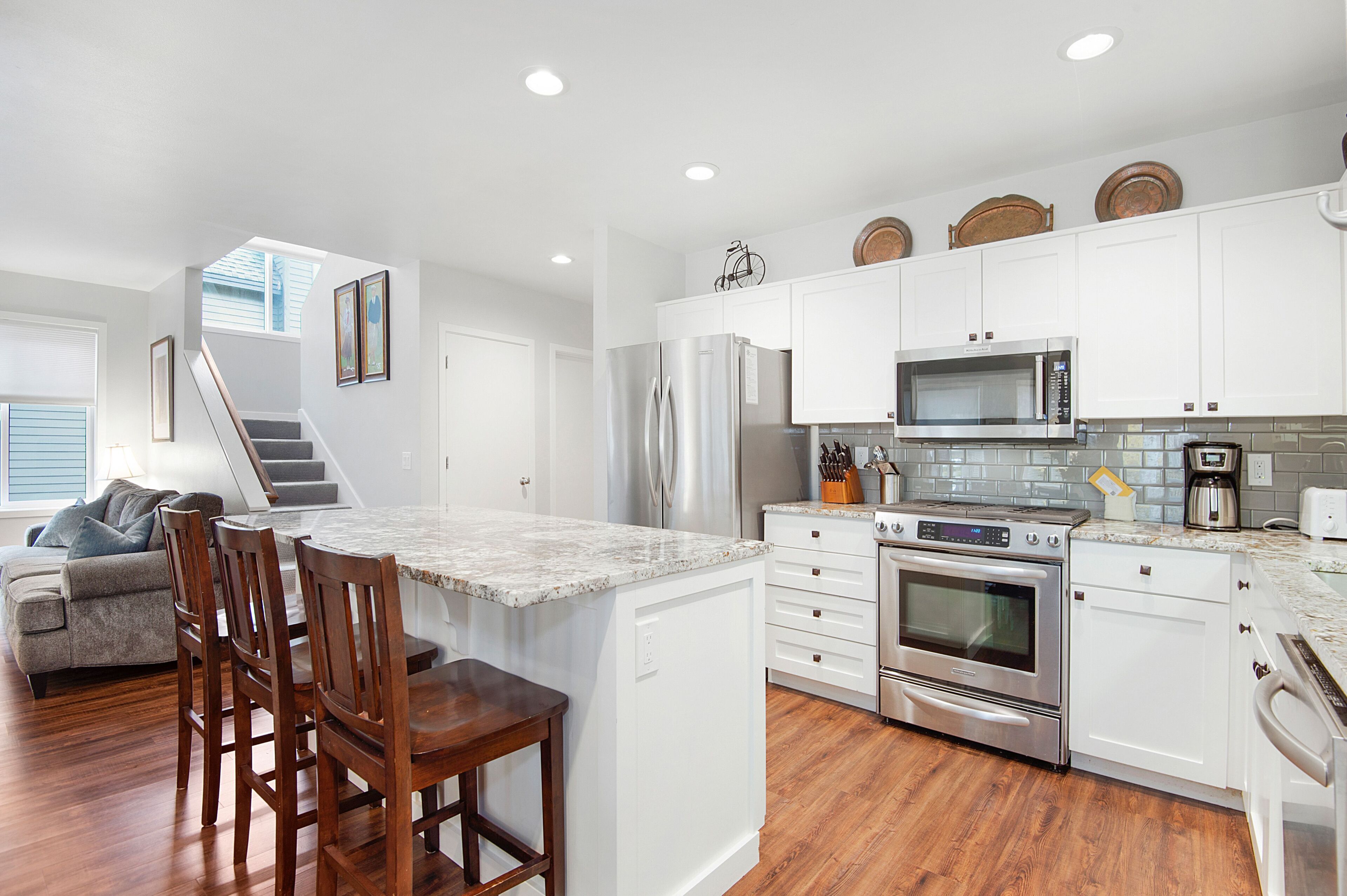 冰箱、微波炉、烤箱、炉灶