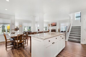 Dining - Eaglewood 21 Sunriver with Pool,Tennis and Hot Tub (Sunriver)