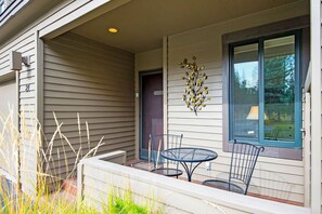 Outdoor dining - Eaglewood 21 Sunriver with Pool,Tennis and Hot Tub (Sunriver)