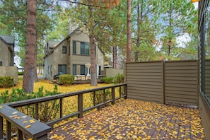 Terrace/patio - Eaglewood 21 Sunriver with Pool,Tennis and Hot Tub (Sunriver)