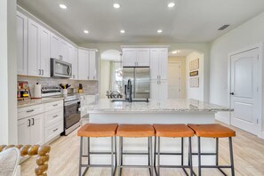 Micro-ondes, four, plaque de cuisson, lave-vaisselle