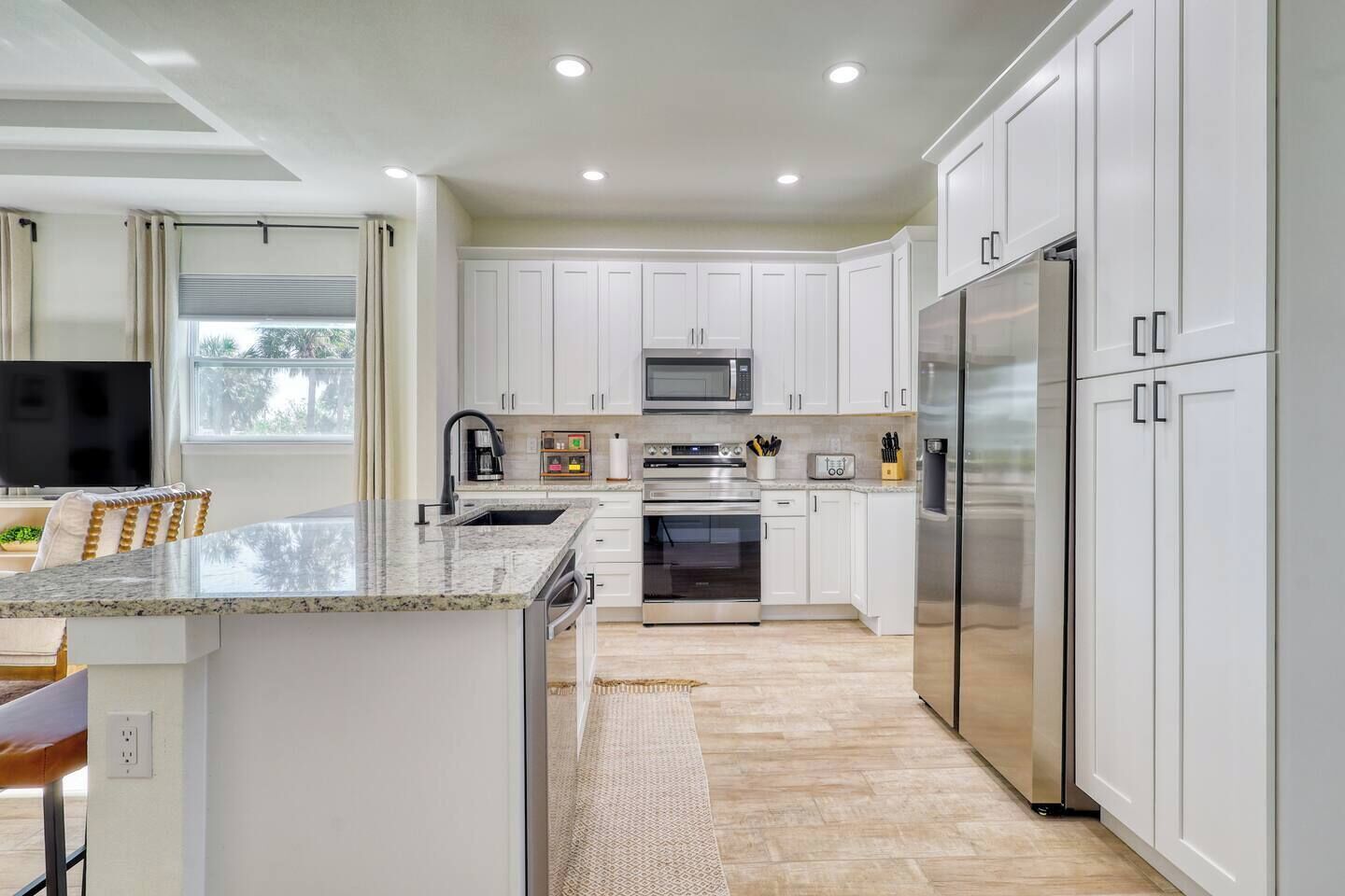 Microondas, horno, placa de cocina, lavavajillas