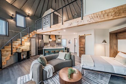 Grain Bin Silo w/ Loft • Fire Pit • Near Downtown Lynchburg