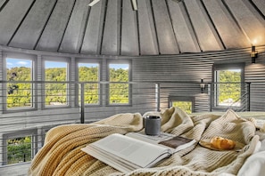 1 bedroom, iron/ironing board, WiFi, bed sheets - Luxe Silo w/ River Views <.5 mi to Downtown (Lynchburg)