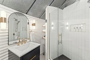 Shower, hair dryer, towels, soap - Luxe Silo w/ River Views <.5 mi to Downtown (Lynchburg)