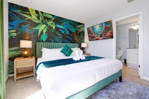 5 bedrooms, iron/ironing board, WiFi, bed sheets - NEW Disney VACA: Heated Pool, PS5, Game Room, BBQ (Davenport)