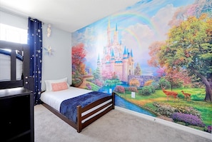 5 bedrooms, iron/ironing board, WiFi, bed sheets
