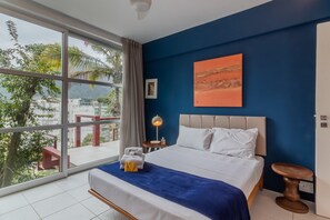 1 habitación, tabla de planchar con plancha, wifi gratis y ropa de cama