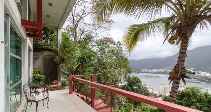 House overlooking Rodrigo de Freitas Lagoon | VR2