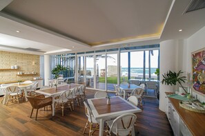 Villa Premium, vista a la playa | Área de sala de estar