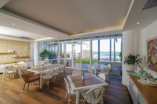 Premium Villa, Beach View | Living area