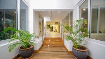 Pintu masuk properti