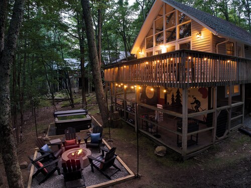 The Bristle & Birch - Hot Tub, Fire Pit, Sauna