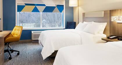 Relax in a Spacious Room w/ Mini-Fridge Near Shenandoah National Park