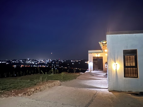 Property grounds. Self contained rooms with Beautiful View and pergola in the skyline of Mpigi.