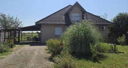 Close to highway, private parking, entire property only for you.