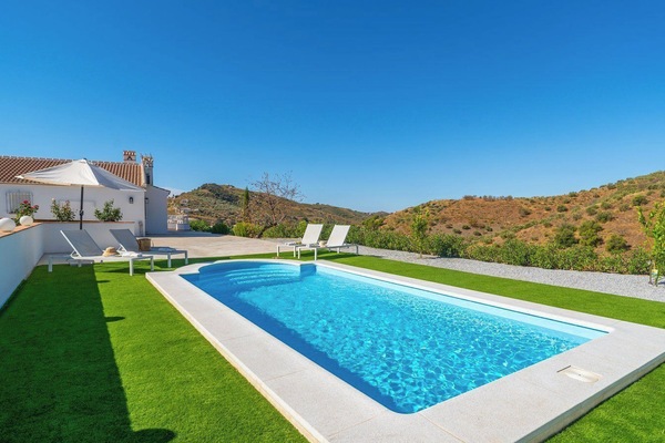 Casa Ceferino Canillas de Albaida by Ruralidays