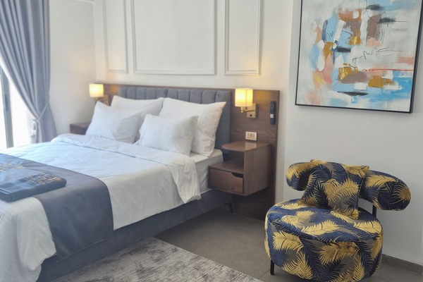 Superior-Studiosuite, Balkon, Stadtblick | Bettwäsche aus ägyptischer Baumwolle, hochwertige Bettwaren