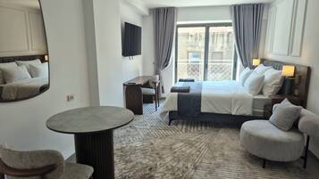 Studiosvit Superior - balkong - utsikt mot staden | Egyptiska bomullslakan och sängtillbehör av högsta kvalitet