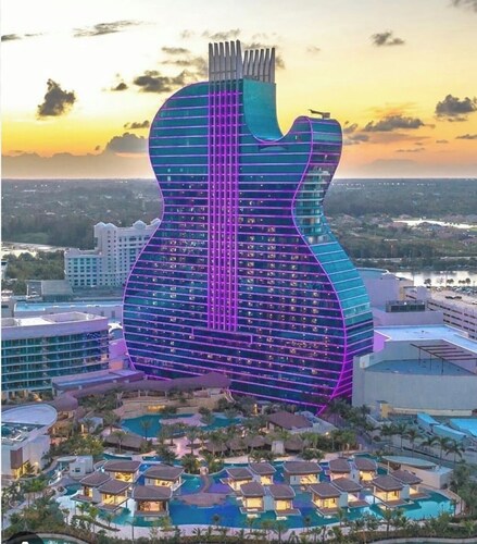 ✨ Modern home with BBQ and garden, near downtown