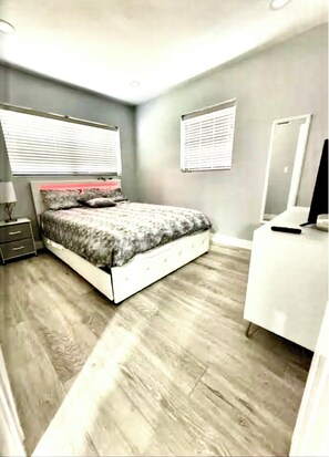 3 bedrooms, iron/ironing board, WiFi, bed sheets
