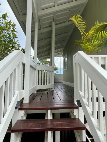 Cool studio in Naalehu with ocean views