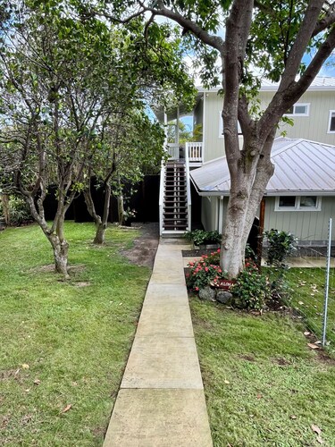 Cool studio in Naalehu with ocean views