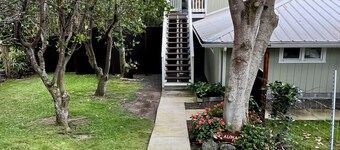 Cool studio in Naalehu with ocean views