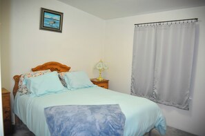 3 bedrooms, desk, iron/ironing board, travel cot