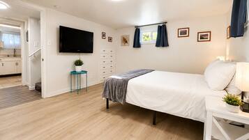 2 bedrooms, desk, iron/ironing board, free WiFi