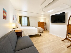 2 bedrooms, desk, iron/ironing board, WiFi (free)