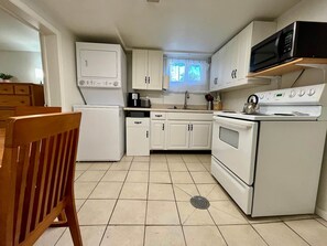 Fridge, microwave, oven, stovetop - Cedar City Basement Basecamp (Cedar City)