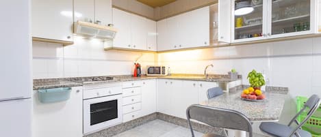 Refrigerador, horno y parrilla de estufa